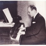 Hendrik Endt playing Piano